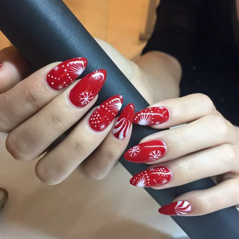 Rote Nageldesigns von Sunny Nails
